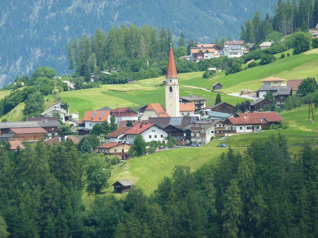 Villa Kinderbauernhof Ierzerhof Arzl im Pitztal Zimmer foto